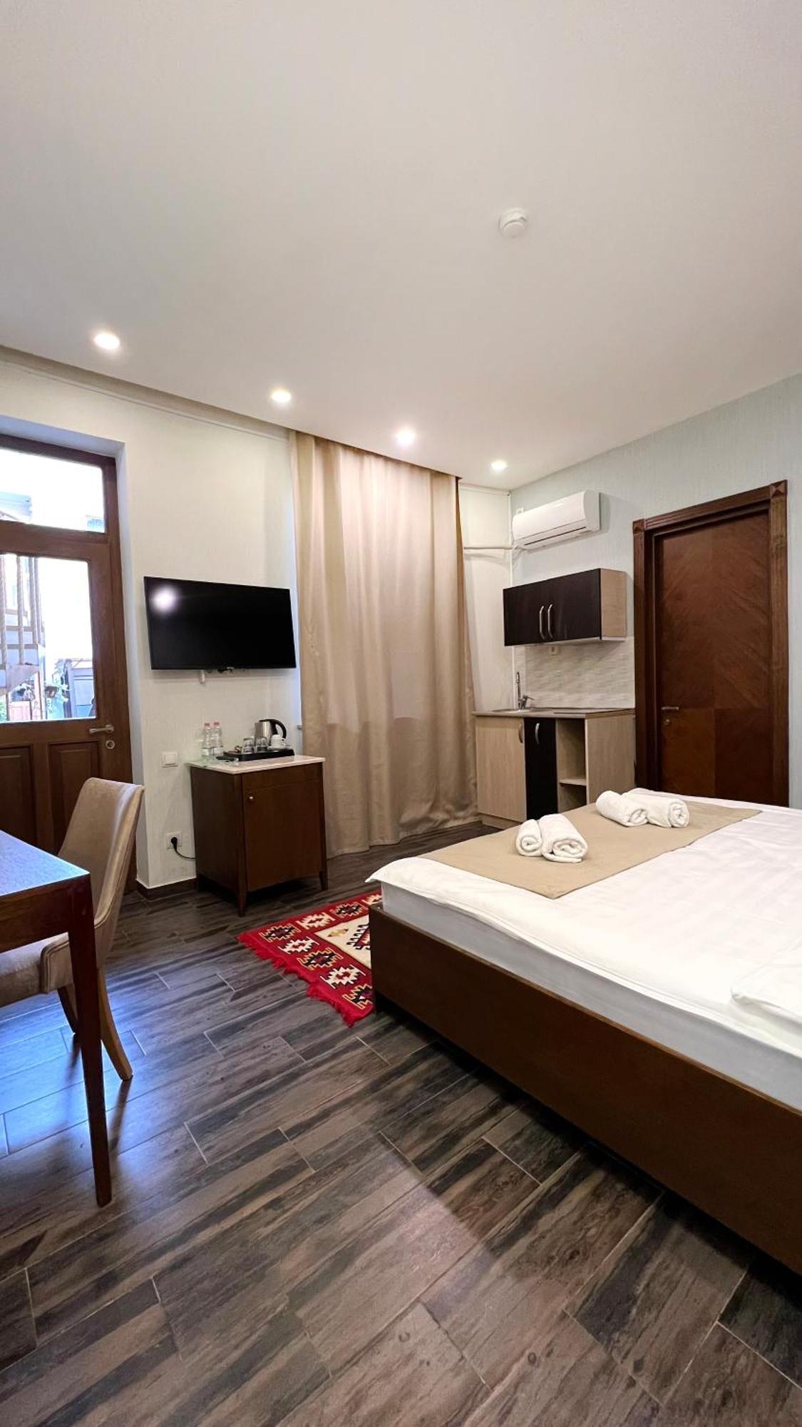 Sota Metekhi Hotel Tbilisi Buitenkant foto
