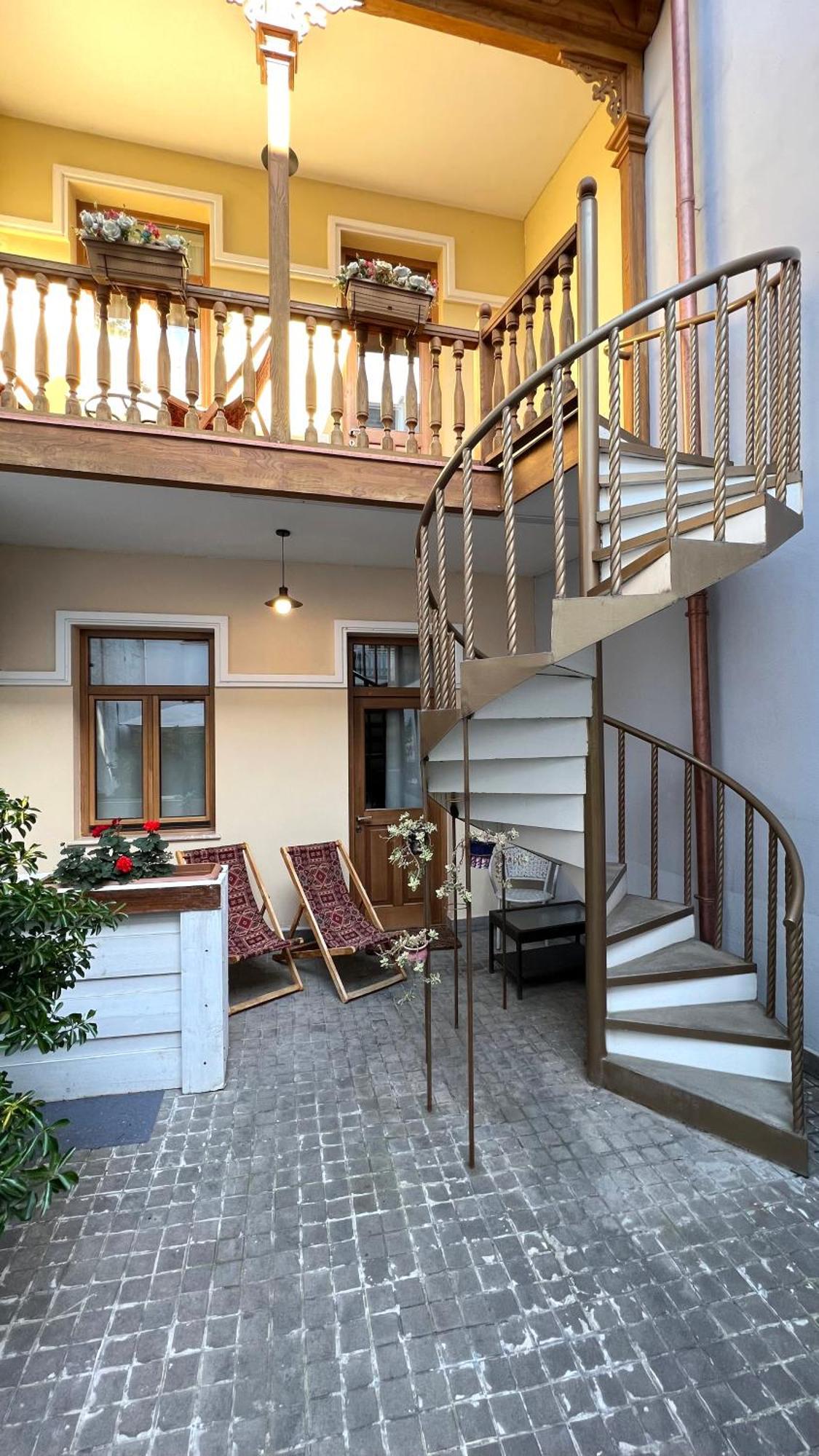 Sota Metekhi Hotel Tbilisi Buitenkant foto