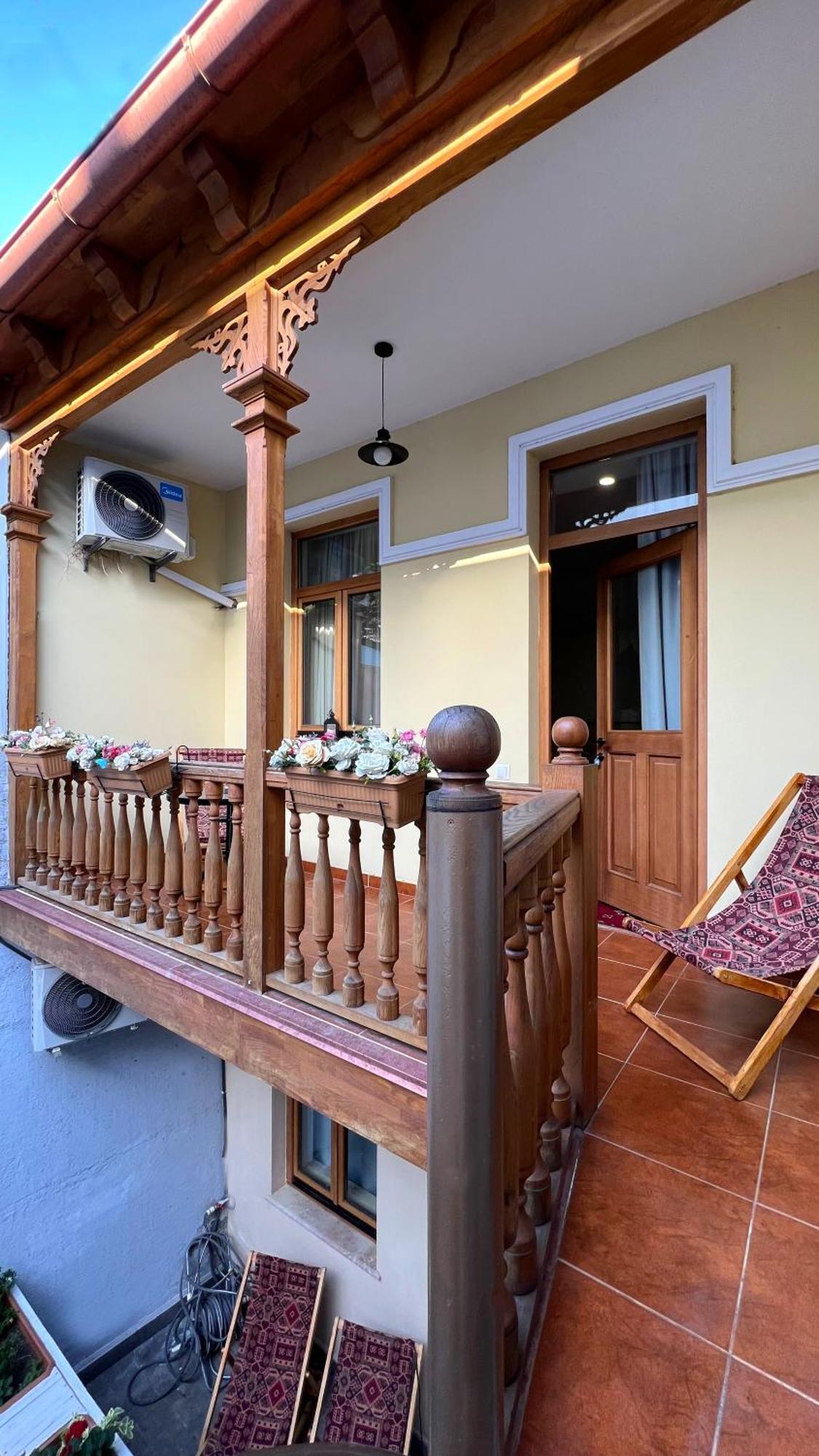 Sota Metekhi Hotel Tbilisi Buitenkant foto