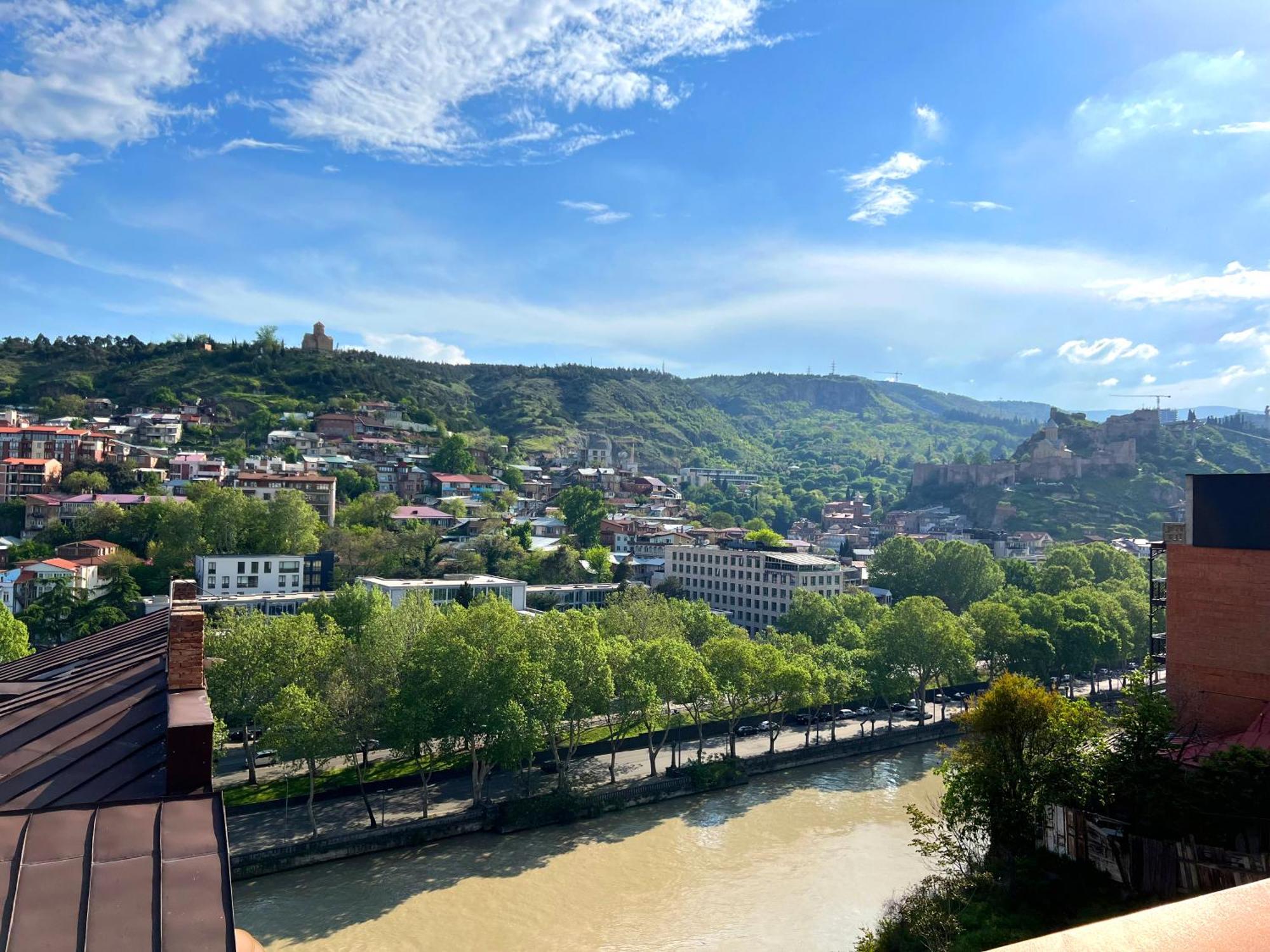 Sota Metekhi Hotel Tbilisi Buitenkant foto