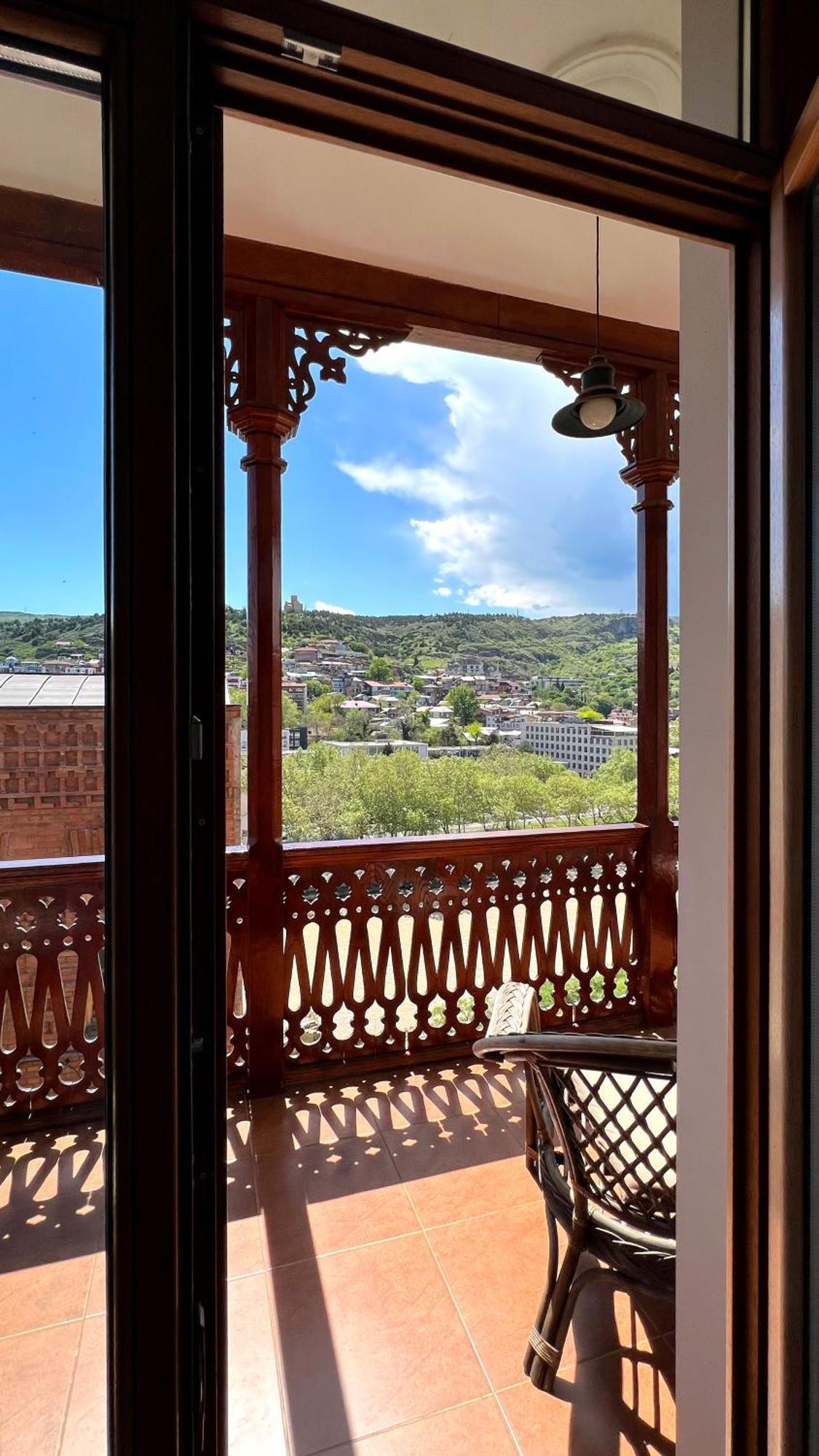 Sota Metekhi Hotel Tbilisi Buitenkant foto
